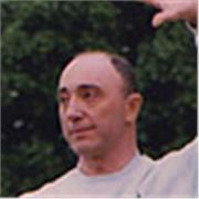 Maestro impartisce lezioni individuali di Tai Chi Chuan e Kempo Karate